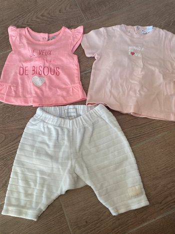 Lot 2 -tshirts et un pantalon velours