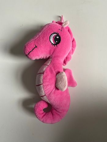 Hippocampe en peluche rose 