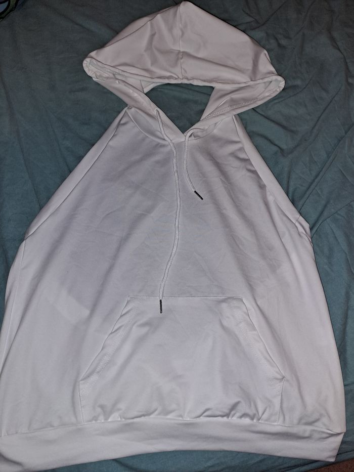 Top a capuche dos nu taille L neuf