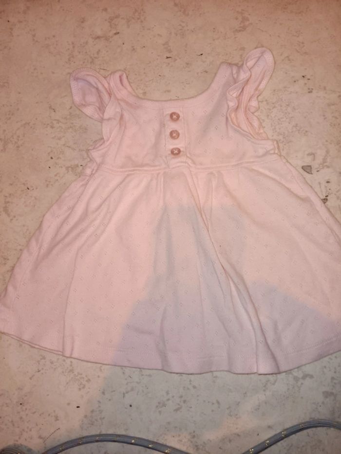 Robe très légère 1 mois kiabi pas de vinted go