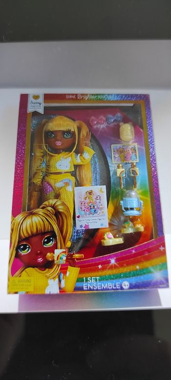 Poupée rainbow high sunny junior