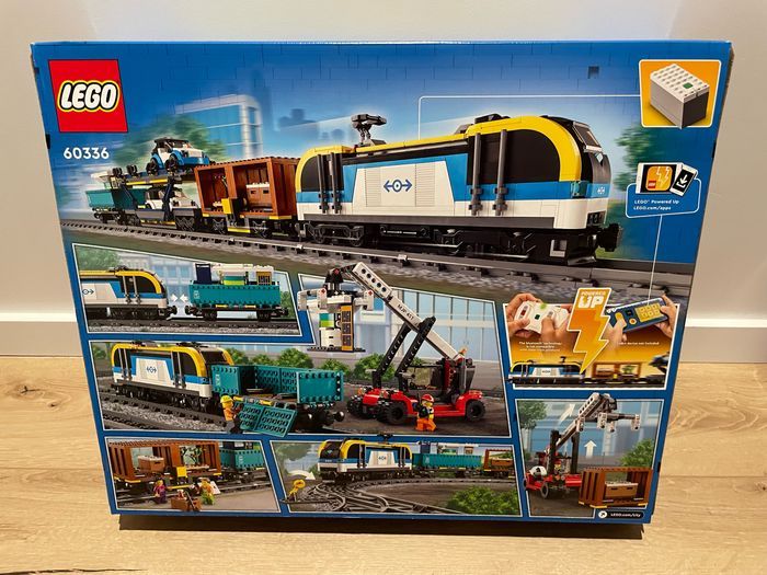 Lego City 60336 Le train de marchandises - photo numéro 2