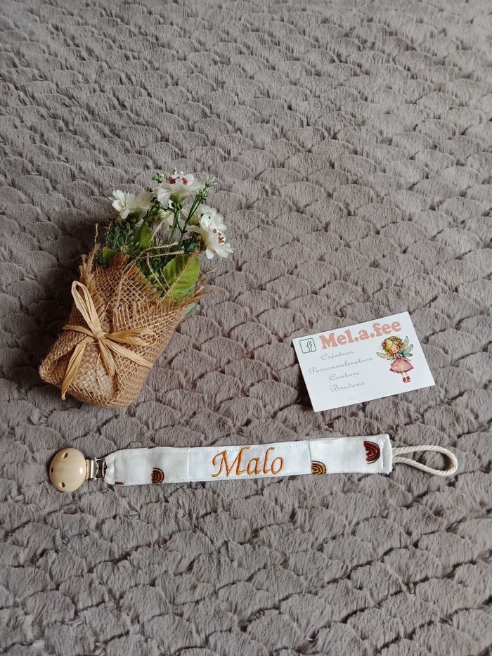 Attache tétine personnalisée