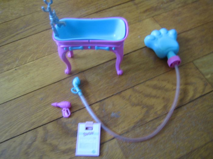 Lot barbie baignoire chien