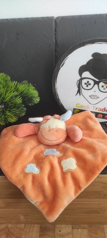 Doukidou Doudou Vache Plat Carré Orange Bleu Jaune Taches manon et valentin nuage