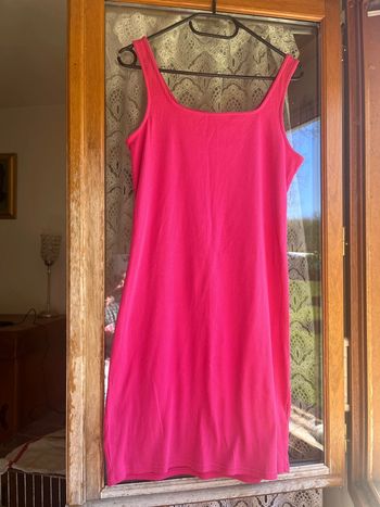 Robe rose à bretelles