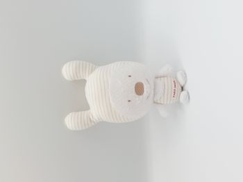 Petite Peluche doudou lapin blanc rayures beige PETIT CONFETTI 18 cm