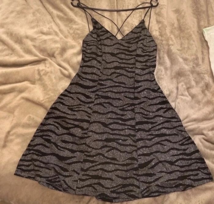 Robe dos nu fête - photo numéro 3