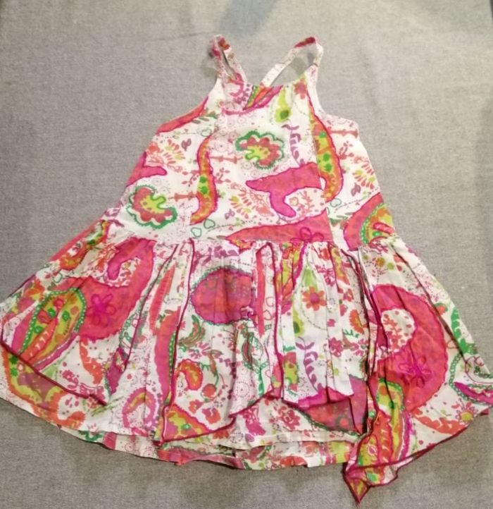 Superbe robe asymétrique 2 ans