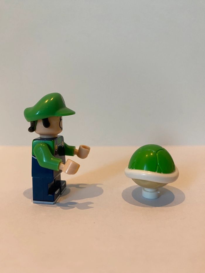 Figurine type lego Luigi. Super Mario - photo numéro 2