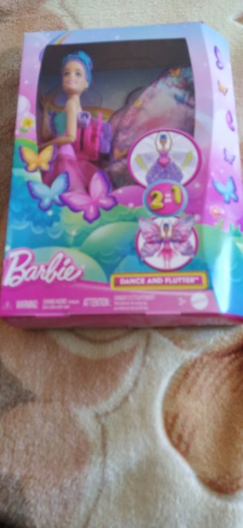 Poupée barbie papillon neuve 