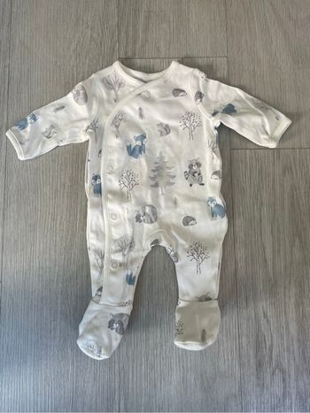 Joli pyjama/body bébé C&A - Taille 50 cm (0-1 mois) - Motif forêt