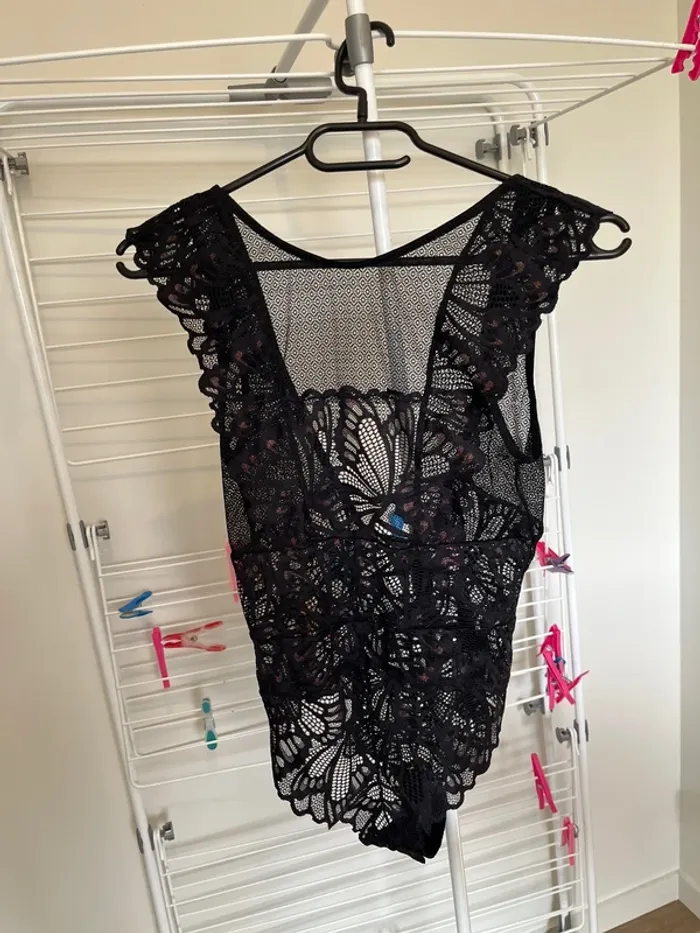 Body dentelle