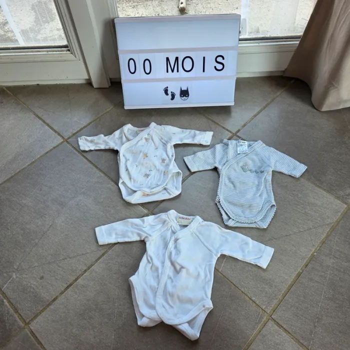 Lot vêtements 0 / 1 mois - photo numéro 2