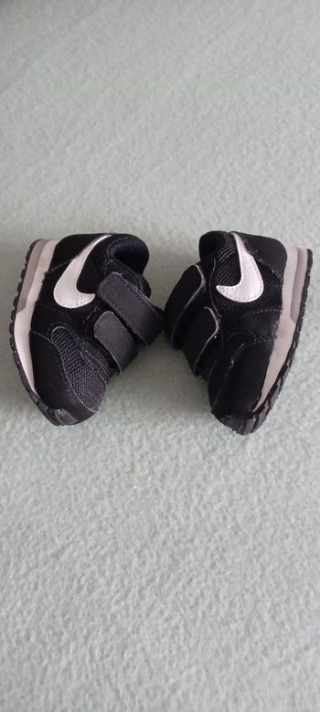 Très jolie petite paire de baskets bébé garçon Pointure 17