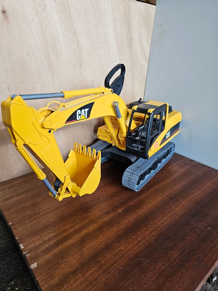 Pelleteuse CAT Bruder