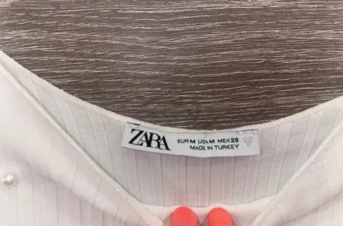 Top Zara avec perle de culture taille M état neuf  Jamais porté - photo numéro 3