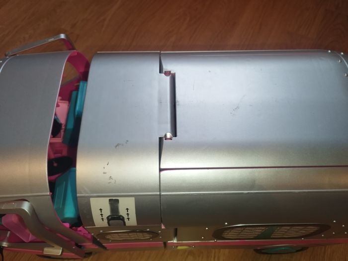 Camping car poupée LOL+ accessoires - photo numéro 9