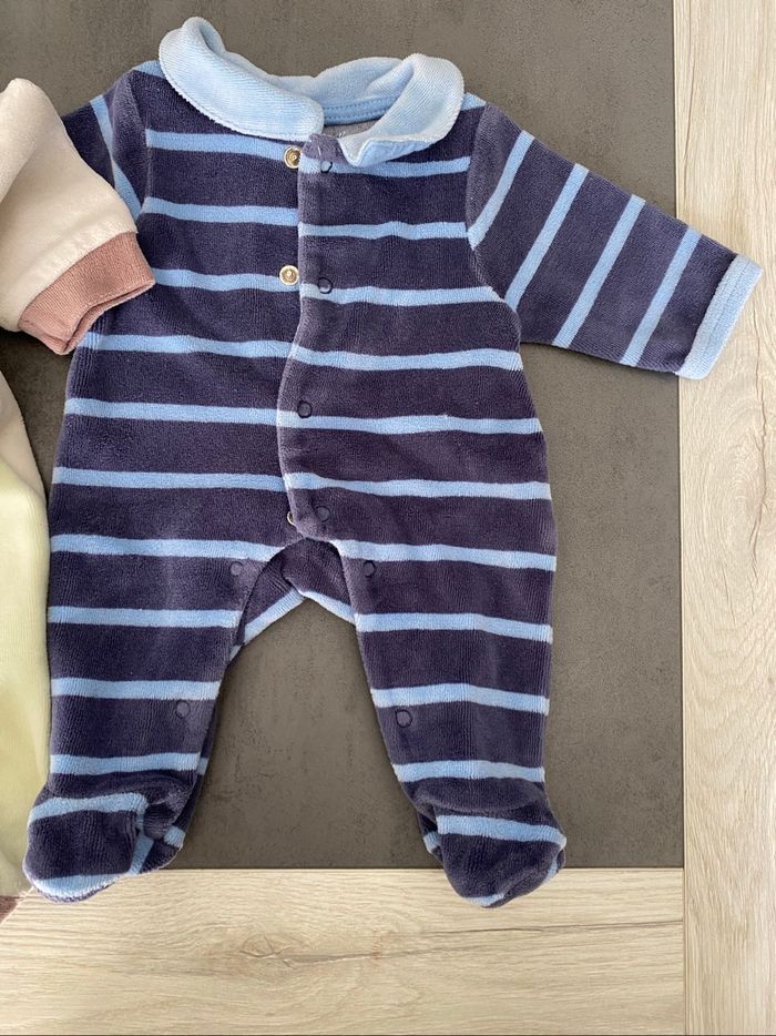 3 pyjamas taille naissance - photo numéro 4
