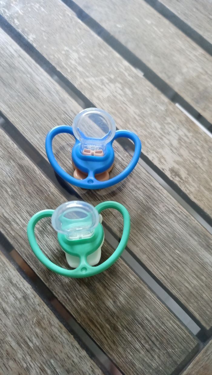 Lot de deux tétines / sucettes Nuk 6m+ - photo numéro 3