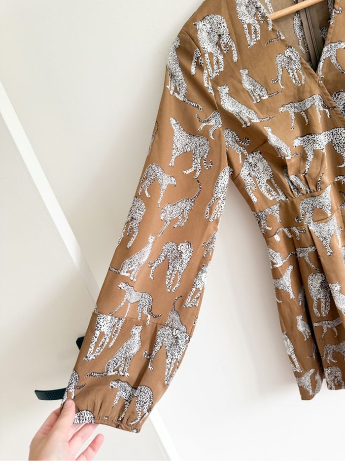 Combishort manches longues marron clair à motifs léopard blanc Shein taille 36 S - photo numéro 2