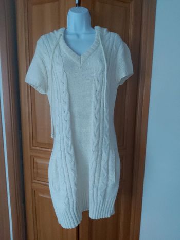 Robe type laine à capuche 40/42 (78)