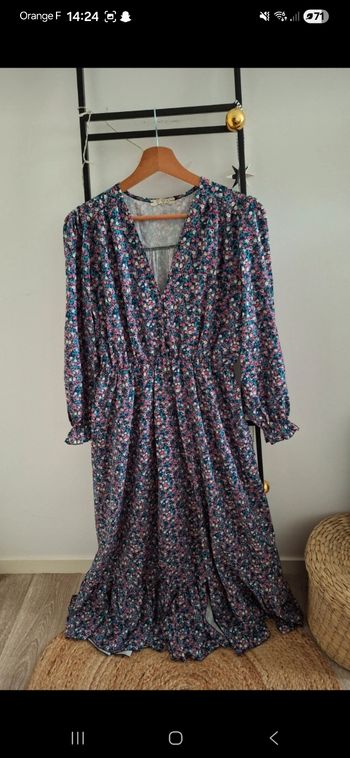 Robe fleuries avec fente avec ceinture 