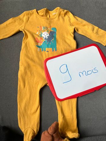 Pyjama léger dinosaures 9 mois