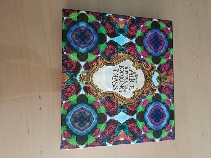 PALETTE URBAN DECAY ALICE LOOKING THROUGH THE GLASS