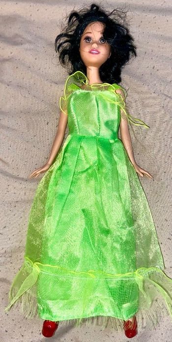 Poupée Barbie brune bon état