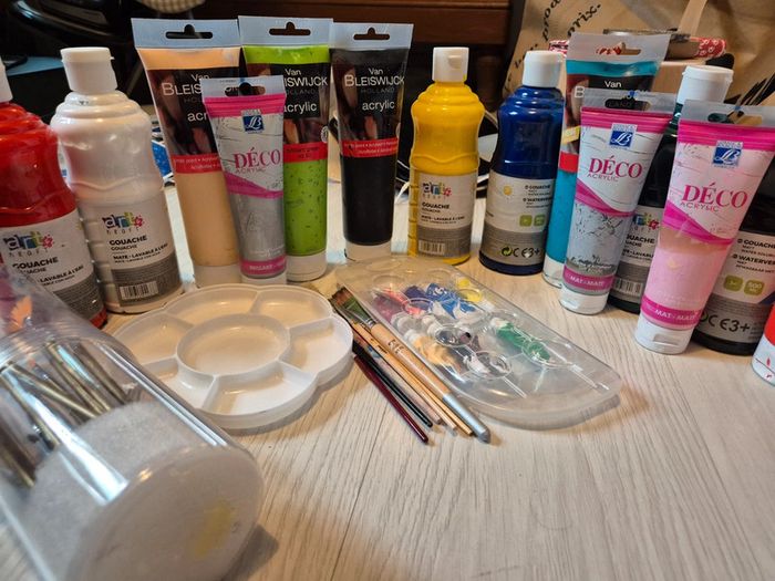 Gros lot de peinture acrylique et gouache pinceaux et palette - photo numéro 2