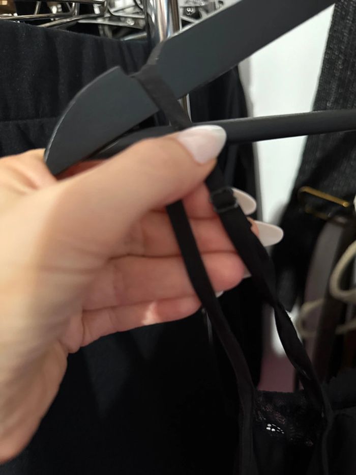 Jolie chemise de nuit S noire satinée monoprix - photo numéro 4