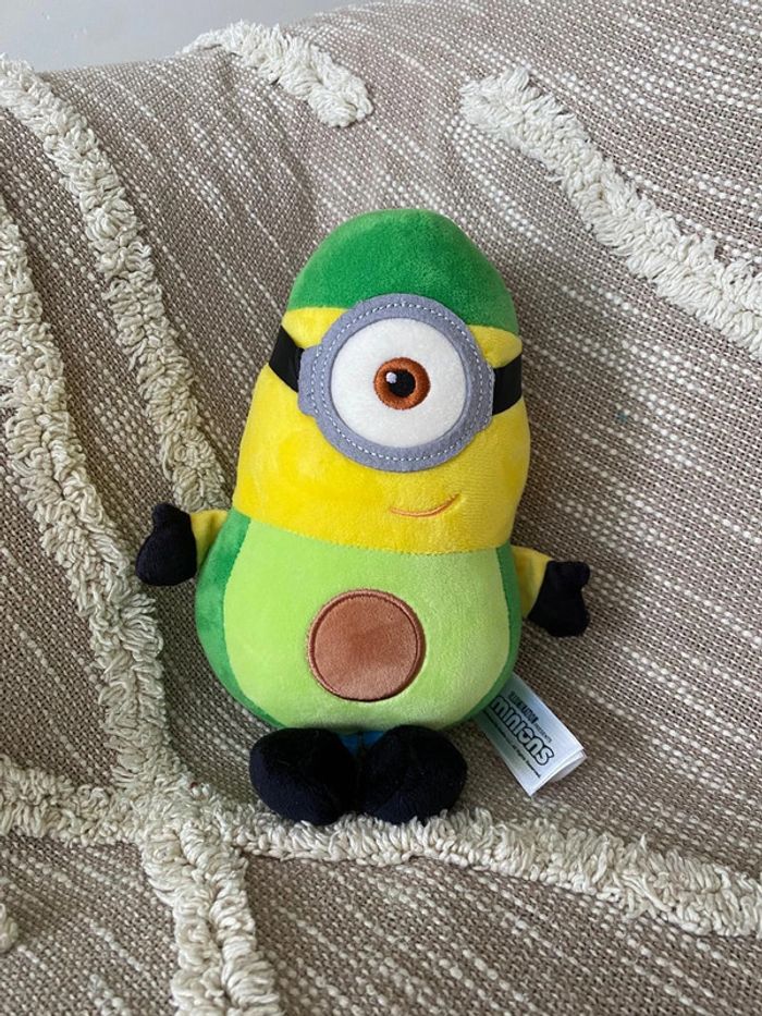 Peluche doudou 25cm moi moche et méchant les minions jaune avocat vert très bon état