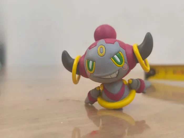 Figurine pokémon hoopa
