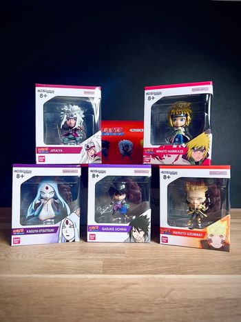 Set complet 5 figurines Naruto Chibi Masters Bandai neuves + présentoir