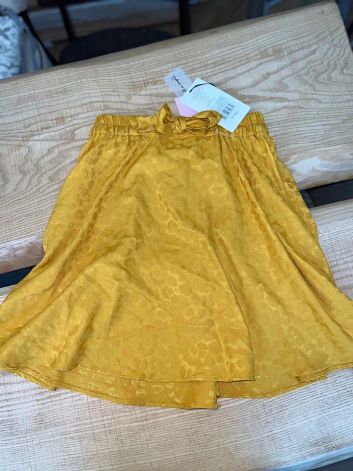 Jupe d’été taille XS 34 neuf étiqueté Naf Naf jaune moutarde coupe patineuse été