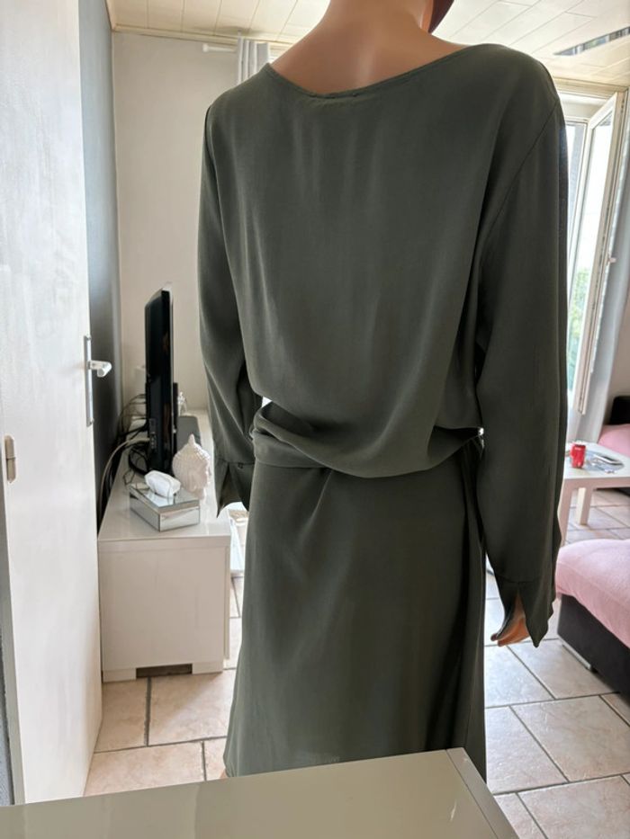 Robe kaki neuve - photo numéro 2