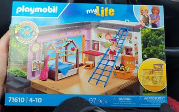 Chambre d'enfant avec lit cabane Playmobil