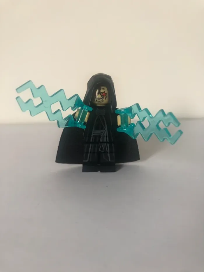 Figurine type lego l’empereur Palpatine. Star Wars