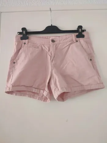 Short rose pâle
