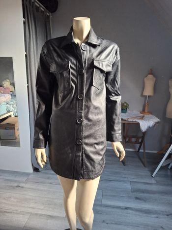 Robe ou chemise en simili cuir