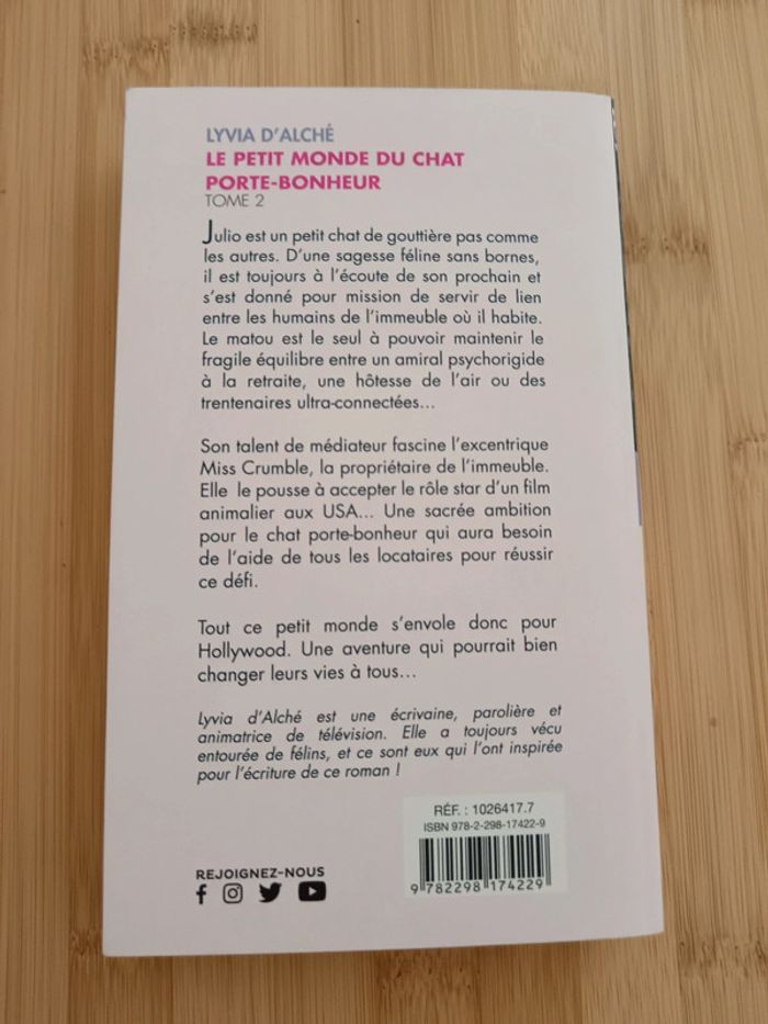 Lyvia d'Alché 🍀 Le petit monde du chat porte-bonheur T2 - photo numéro 2