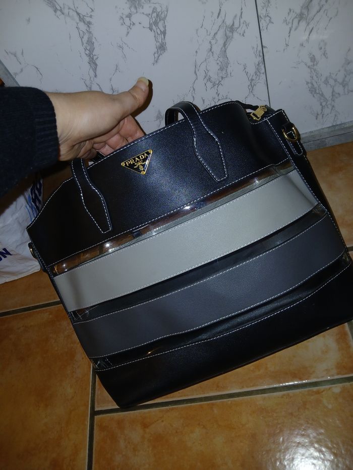 Sac a mains prada - photo numéro 2