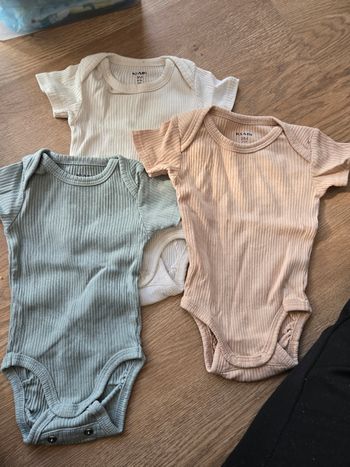 Lot bodies 3 mois
