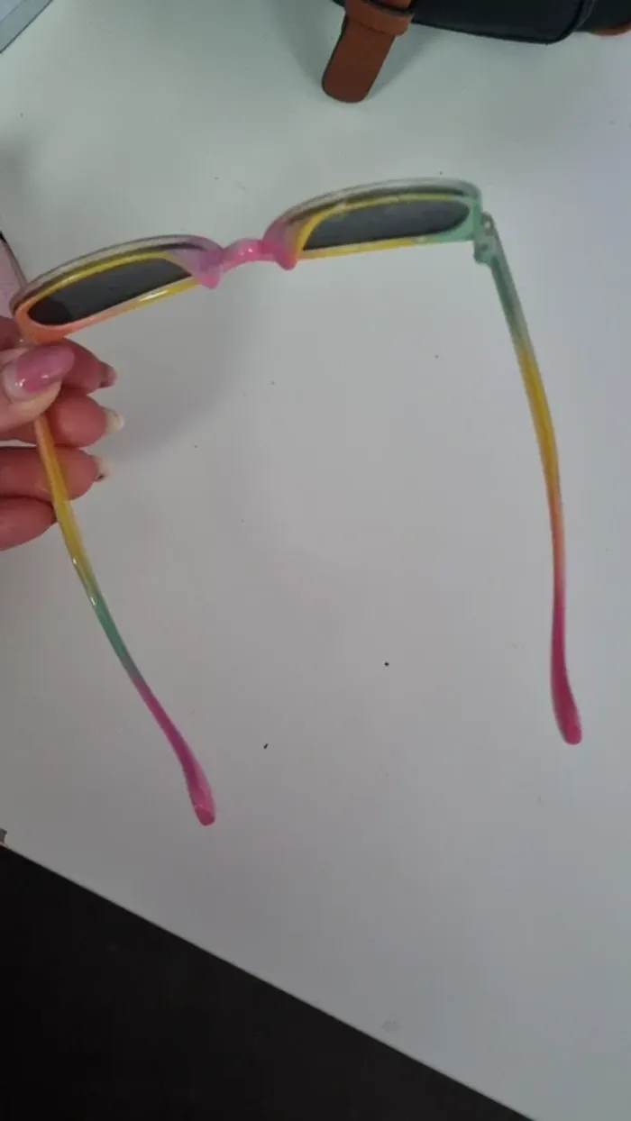 Boîte a lunette et lunette de soleil pour enfant - photo numéro 5