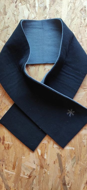 Écharpe noire et grise