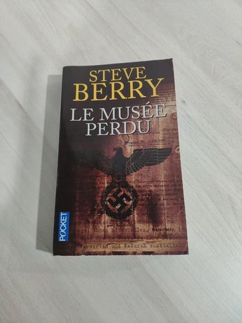 Livre poche le musée perdu Berry thriller