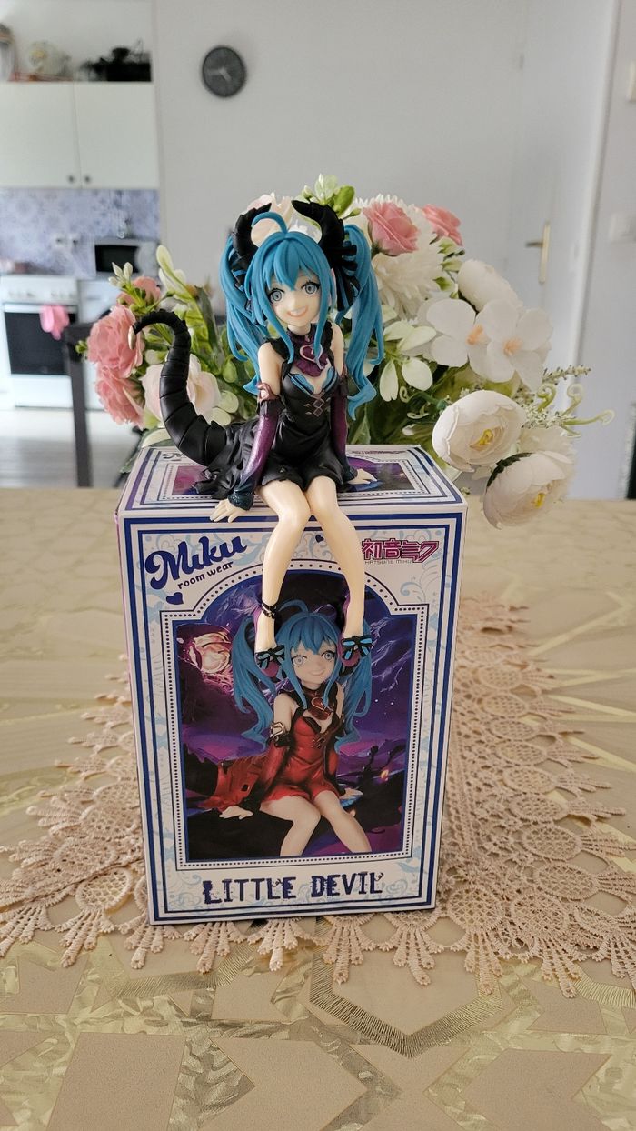 Figurine hatsune miku demon
