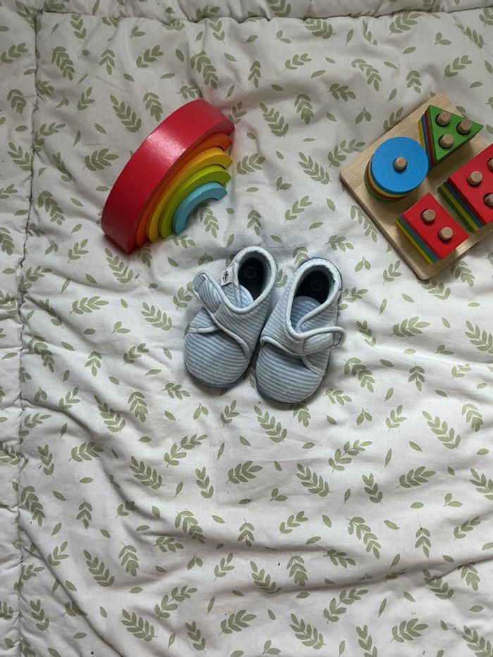 chaussons bleu et blanc petit bateau taille 20