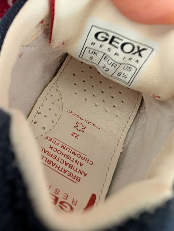 Baskets garçon. Taille 22. En cuir et autre. Neuf. Geox - photo numéro 6
